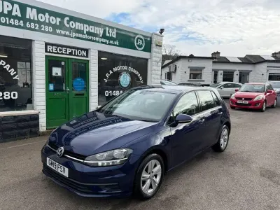 Usado VW Golf VII S 85 HP (62 kW) 2019 Azul Citadino