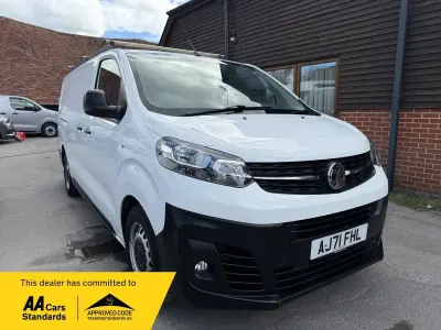 Used Vauxhall Vivaro 100 HP (73 kW) 2021 White MPV