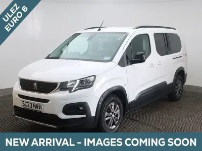Usado Peugeot Rifter Access 131 HP (96 kW) 2023 Branco Monovolume