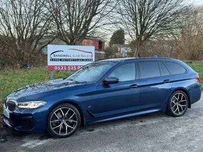 Usado BMW 520 M Sport 2020 Azul Familiar
