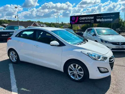 Used Hyundai i30 Style 128 HP (94 kW) 2013 White Hatchback