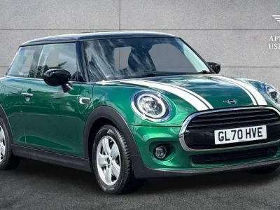 Usado Mini Cooper Classic 134 HP (98 kW) 2021 Verde Citadino