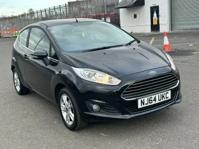 Usado Ford Fiesta Zetec 82 CV (60 kW) 2014 Negro Utilitario