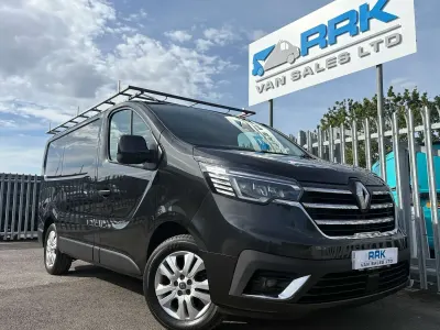 Used Renault Trafic 130 HP (95 kW) 2022 Black MPV