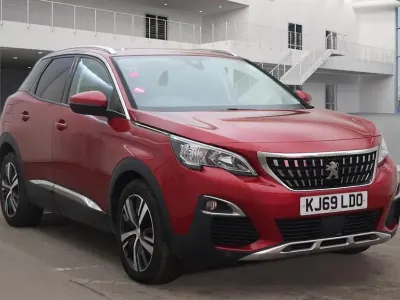 Begagnad Peugeot 3008 Allure 2020 Röd SUV