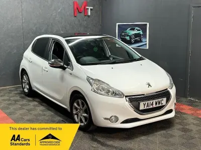 Używany Peugeot 208 Style 82 KM (60 kW) 2014 Biały Hatchback