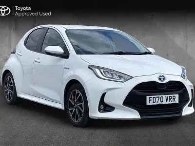 Used Toyota Yaris Design 114 HP (83 kW) 2020 Pure white Hatchback