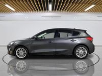 Usado Ford Focus Titanium X 125 CV (91 kW) 2020 Gris Utilitario