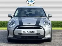 Usado Mini Cooper Classic 136 HP (100 kW) 2024 Prateado Citadino