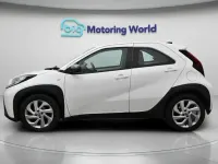 Usado Toyota Aygo X PURE 72 CV (52 kW) 2022 Blanco SUV