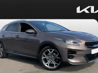 Usado Kia XCeed 120 HP (88 kW) 2021 Castanho SUV