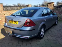 Usado Ford Mondeo 155 HP (114 kW) 2006 Prateado Citadino