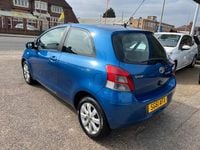 Used Toyota Yaris 69 HP (50 kW) 2011 Blue Hatchback