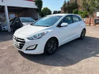 Used Hyundai i30 SE 100 HP (73 kW) 2015 White Hatchback