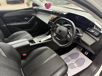 Used Peugeot 308 Allure Premium 130 HP (95 kW) 2022 White Hatchback