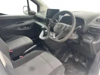 Used Vauxhall Combo 99 HP (72 kW) 2022 White MPV
