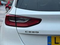Używany Kia Ceed 114 KM (83 kW) 2019 Biały Hatchback