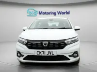 Usado Dacia Sandero Comfort 91 CV (66 kW) 2021 Blanco Utilitario