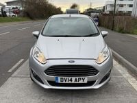 Begagnad Ford Fiesta Zetec 2014 Silver Halvkombi