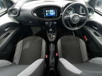 Used Toyota Aygo X X-pure 72 HP (52 kW) 2023 White SUV