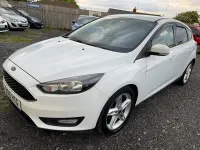 Begagnad Ford Focus Zetec 2015 Vit Halvkombi