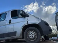 Begagnad Peugeot Boxer 130 HK (95 kW) 2017 Silver Van