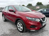 Używany Nissan Qashqai Acenta Premium 115 KM (84 kW) 2018 Czerwony SUV