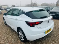 Second-hand Vauxhall Astra Design Edition 2017 Alb Hatchback