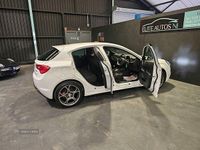 Used Alfa Romeo Giulietta 120 HP (88 kW) 2018 White Hatchback