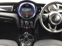 Usado Mini Cooper Hatch 136 CV (100 kW) 2018 Azul Utilitario
