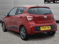 Usado Hyundai i10 Premium 87 CV (63 kW) 2018 Rojo Utilitario
