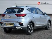 Usado MG ZS Excite 111 HP (81 kW) 2023 Prateado SUV