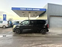 Begagnad Peugeot Traveller 2018 Svart Minibuss