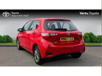 Used Toyota Yaris 100 HP (73 kW) 2017 Red Hatchback