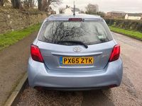 Used Toyota Yaris 99 HP (72 kW) 2015 Blue Hatchback