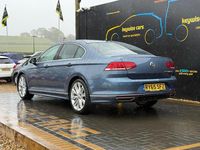 Begagnad VW Passat R-line 190 HK (139 kW) 2015 Blå Sedan