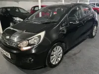 Begagnad Kia Rio 2015 Svart Halvkombi
