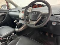Used Toyota Verso 126 HP (92 kW) 2010 Red MPV