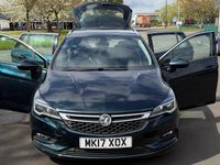 Used Vauxhall Astra Elite 136 HP (100 kW) 2017 Green Estate
