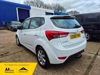 Used Hyundai ix20 SE 115 HP (84 kW) 2015 White Hatchback