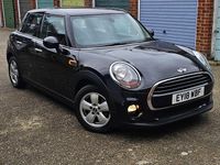 Begagnad Mini Cooper Hatch 136 HK (100 kW) 2018 Svart Halvkombi