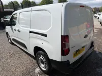 Second-hand Vauxhall Combo S 100 CP (73 kW) 2023 Alb Monovolum