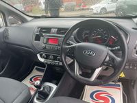 Used Kia Rio 85 HP (62 kW) 2013 White Hatchback