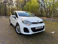 Begagnad Kia Rio 2015 Vit Halvkombi