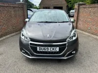 Used Peugeot 208 Signature Sky 82 HP (60 kW) 2019 Grey Hatchback