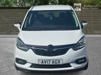 Used Vauxhall Zafira Tourer SRi 140 HP (102 kW) 2017 White MPV