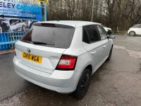Usado Skoda Fabia 2015 Prateado Citadino