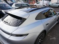 Usado Porsche Taycan 389 kW (530 CV) 2024 Plateado Familiar