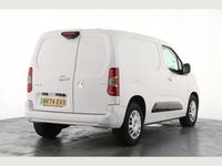 Begagnad Vauxhall Combo 100 kW (136 HK) 2024 Vit Minibuss