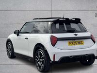 Begagnad Mini Cooper Hatch 113 kW (154 HK) 2025 Vit Halvkombi